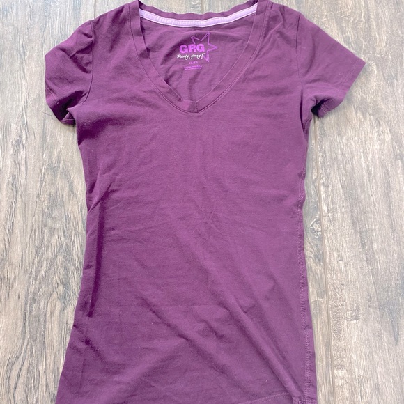Purple v-neck T-shirt π$5 add-onπ